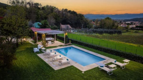 Villa Catia Farmhouse, Three Luxury Bedrooms, a Jacuzzi Pool and a Dream-Like Getaway Experience